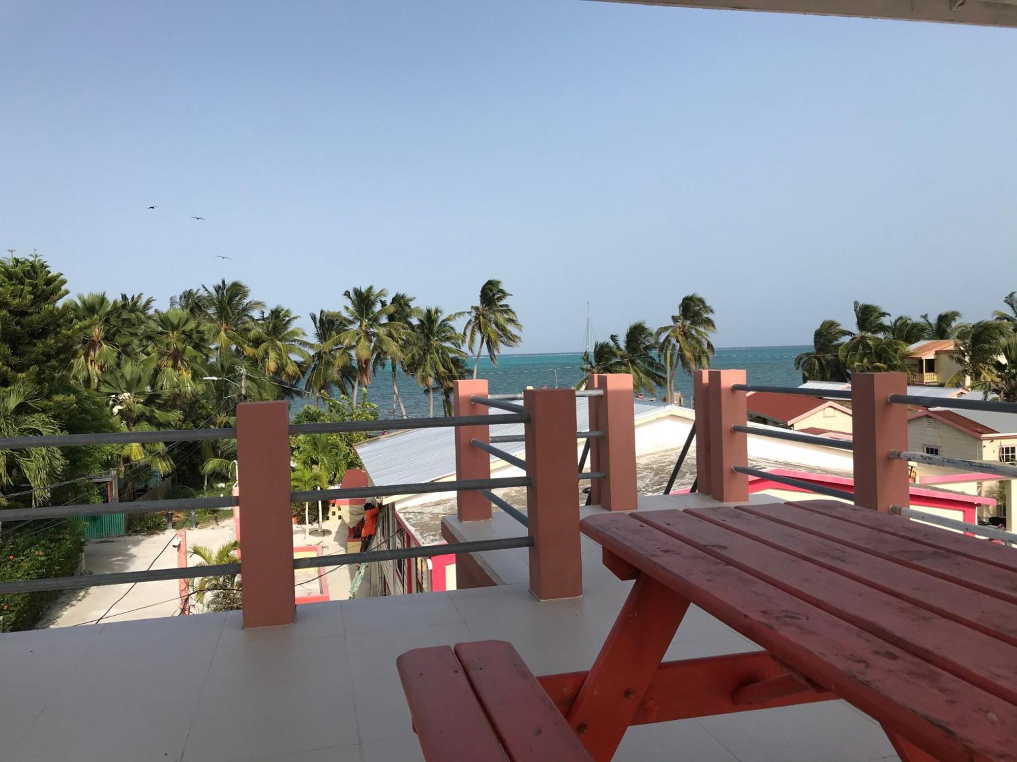 Tropical Paradise Express Caye Caulker Extérieur photo