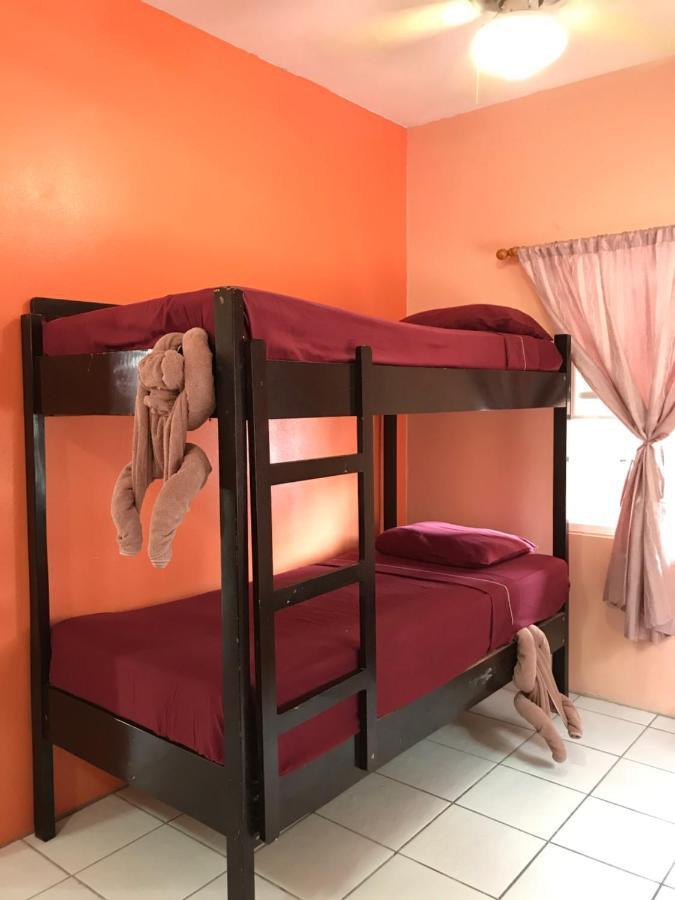 Tropical Paradise Express Caye Caulker Extérieur photo