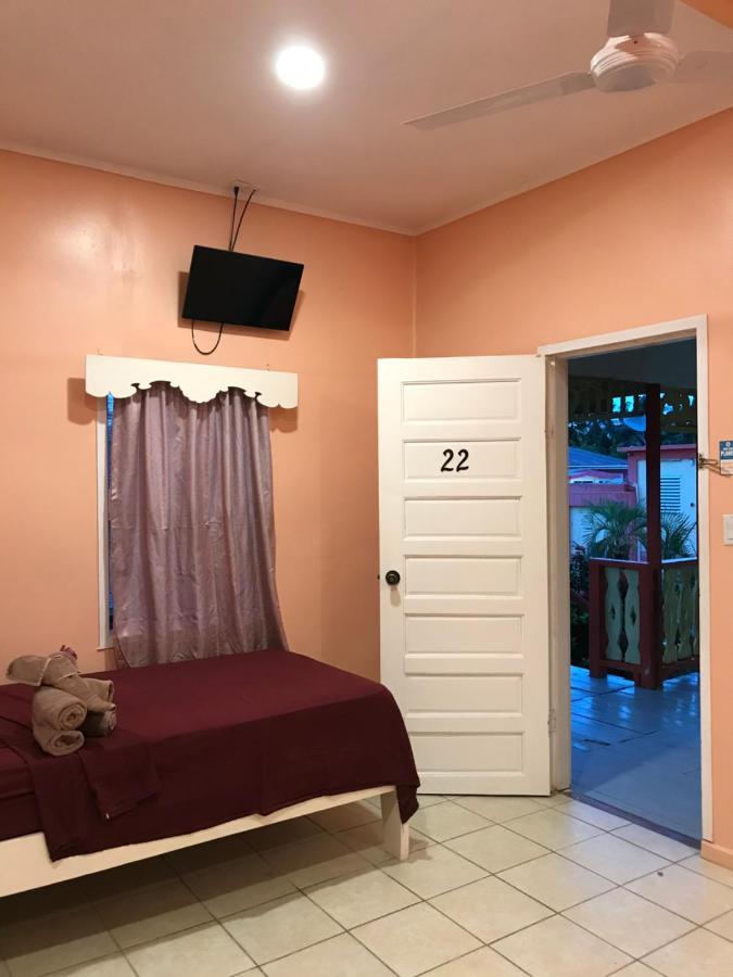 Tropical Paradise Express Caye Caulker Extérieur photo