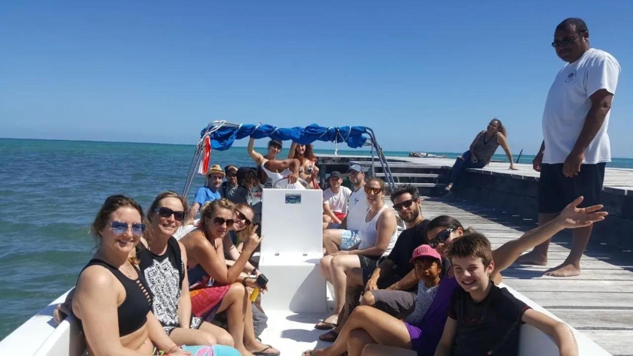 Tropical Paradise Express Caye Caulker Extérieur photo