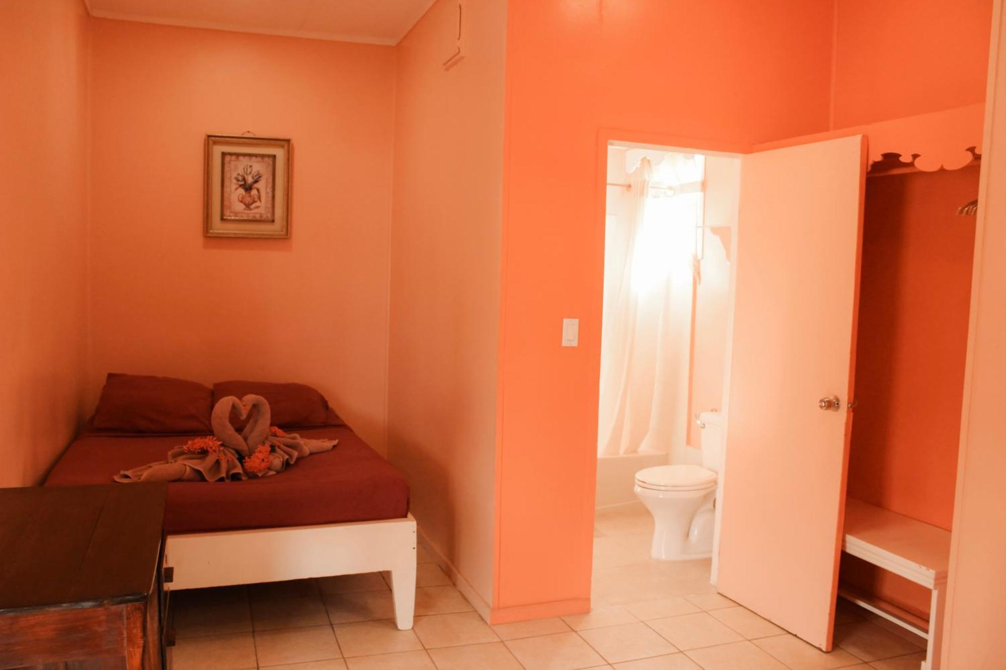 Tropical Paradise Express Caye Caulker Extérieur photo