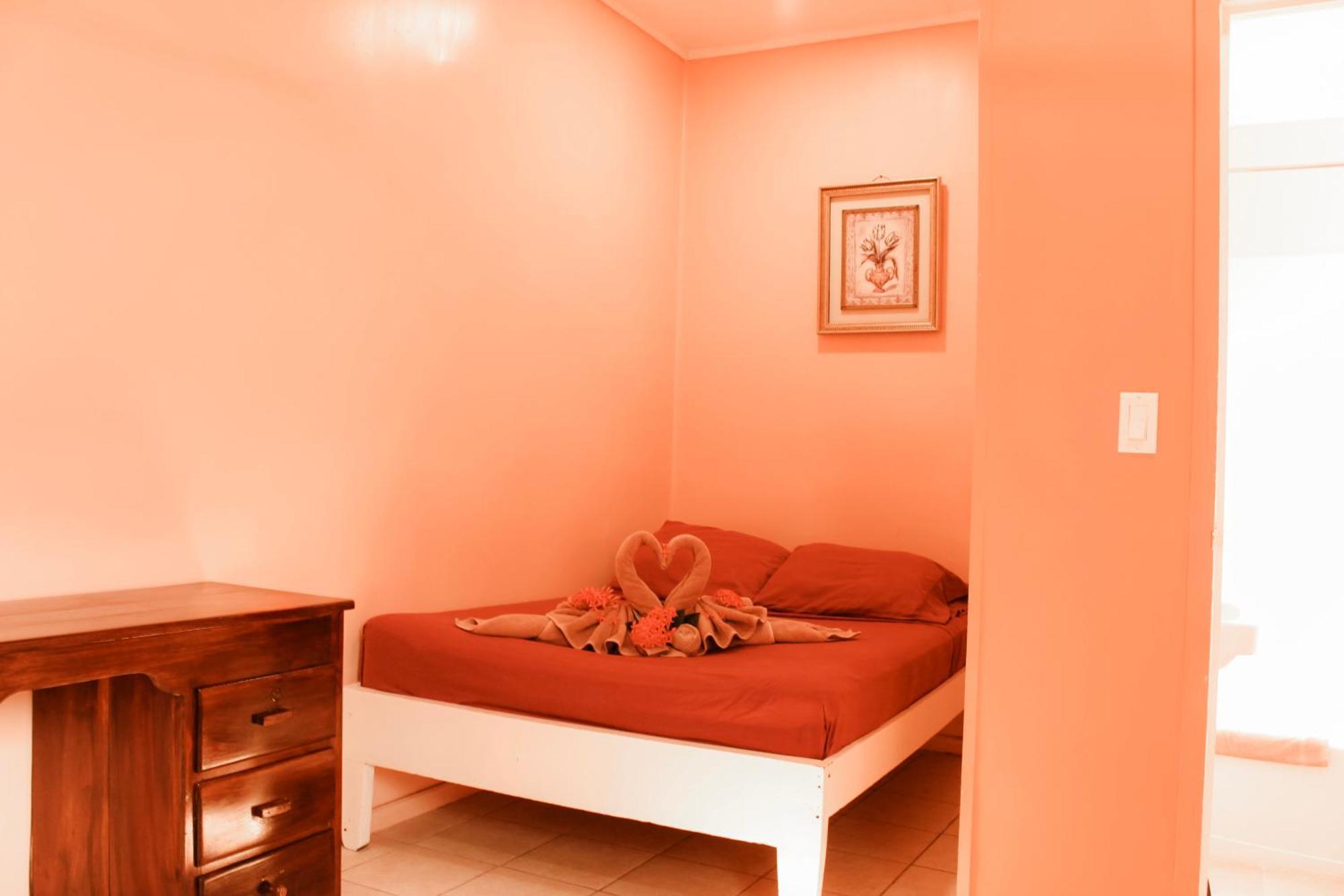 Tropical Paradise Express Caye Caulker Extérieur photo
