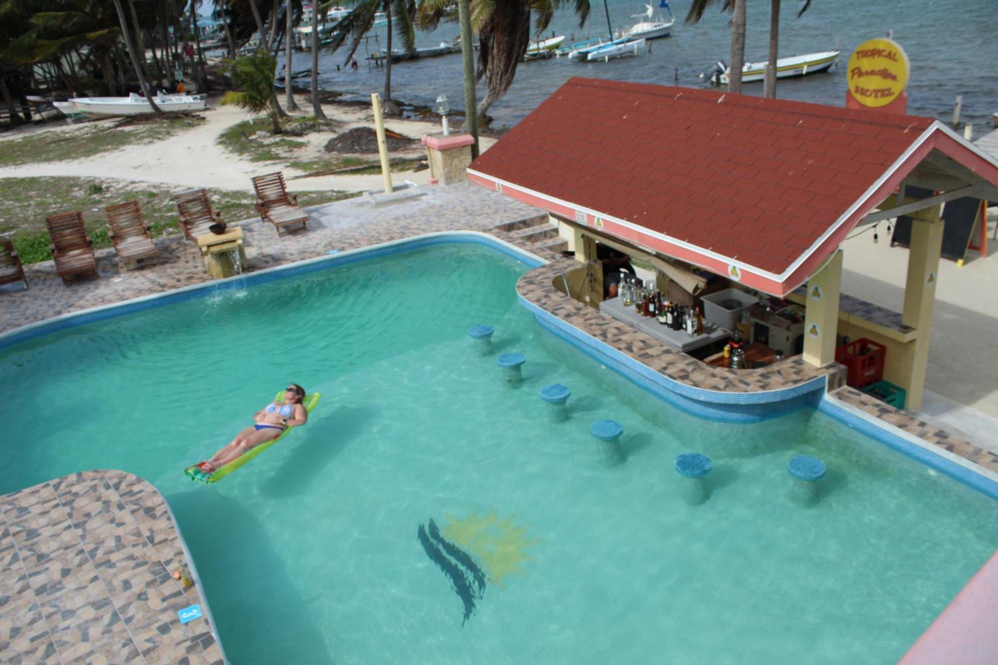 Tropical Paradise Express Caye Caulker Extérieur photo
