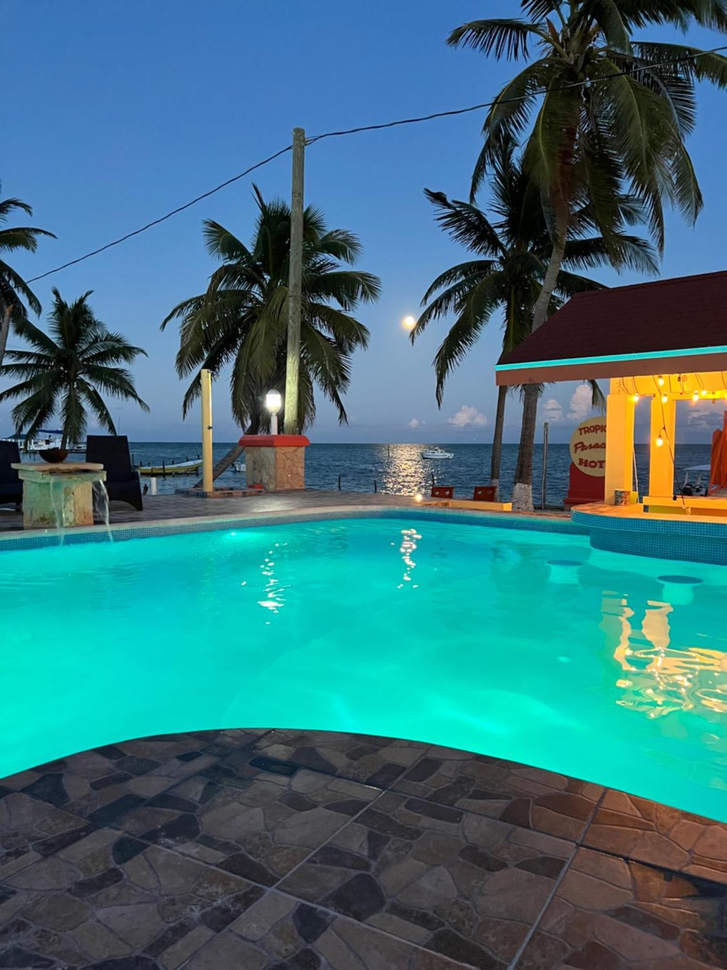 Tropical Paradise Express Caye Caulker Extérieur photo