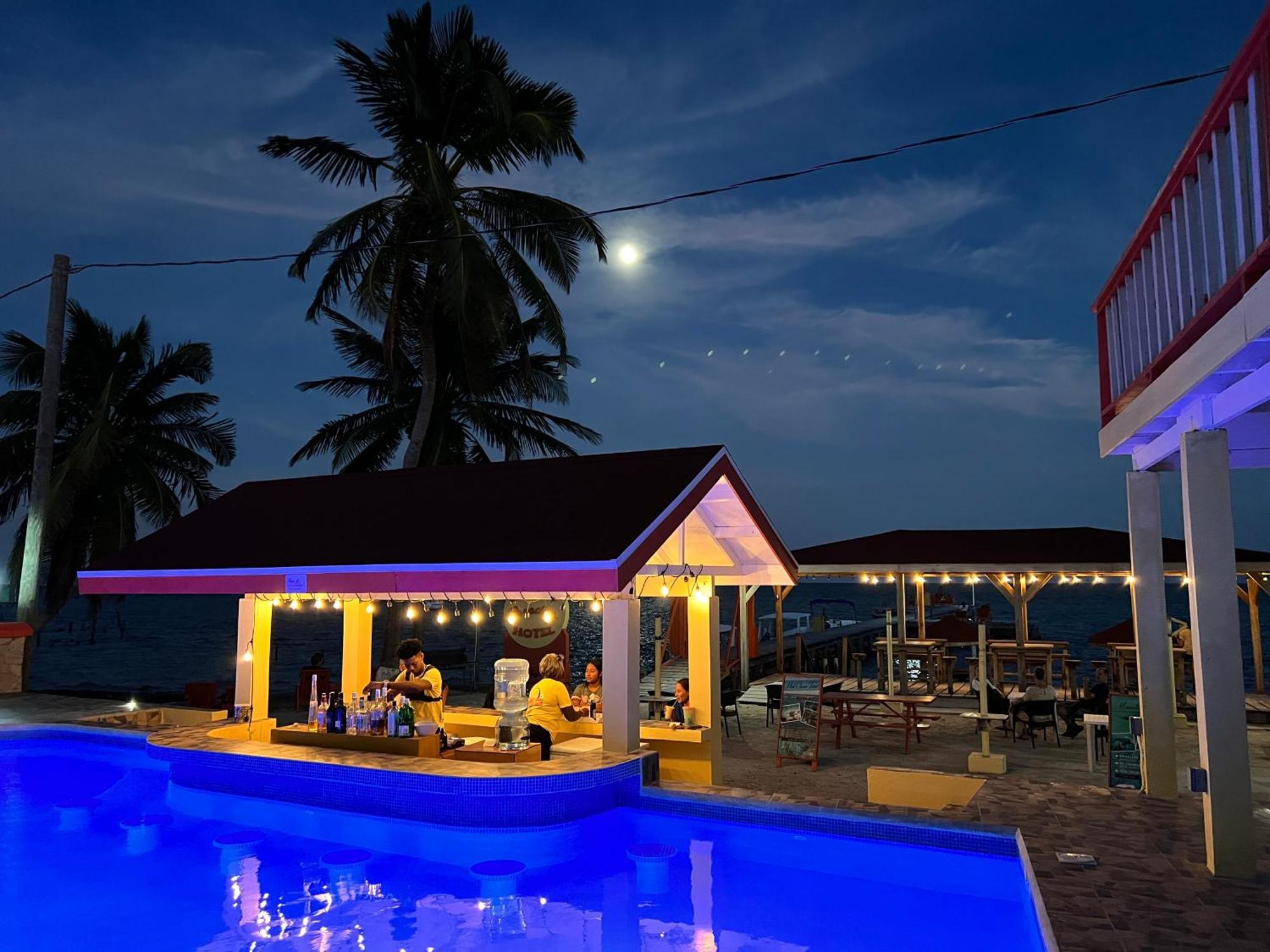 Tropical Paradise Express Caye Caulker Extérieur photo